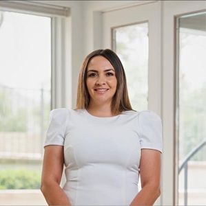 Meet your Posher, Elizabeth